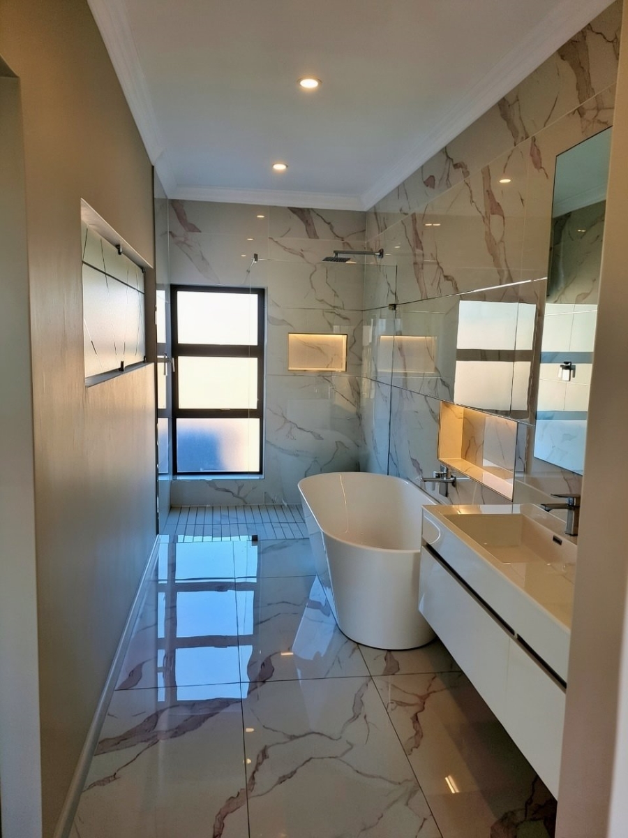 5 Bedroom Property for Sale in Sandown Western Cape